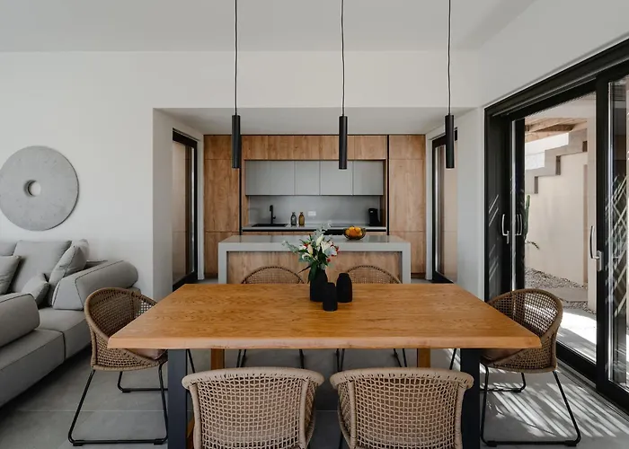 Jardino, Plaka Naxos *